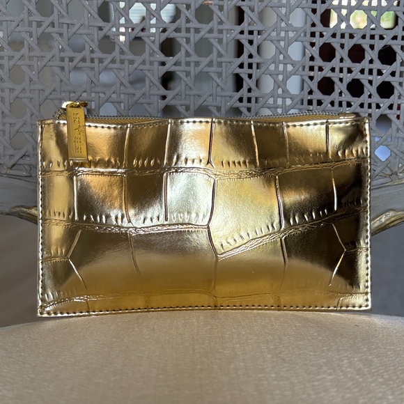 ✨NWOT Estée Lauder Small Gold Crocodile Embossed Clutch / Pouch✨ - Picture 1 of 5